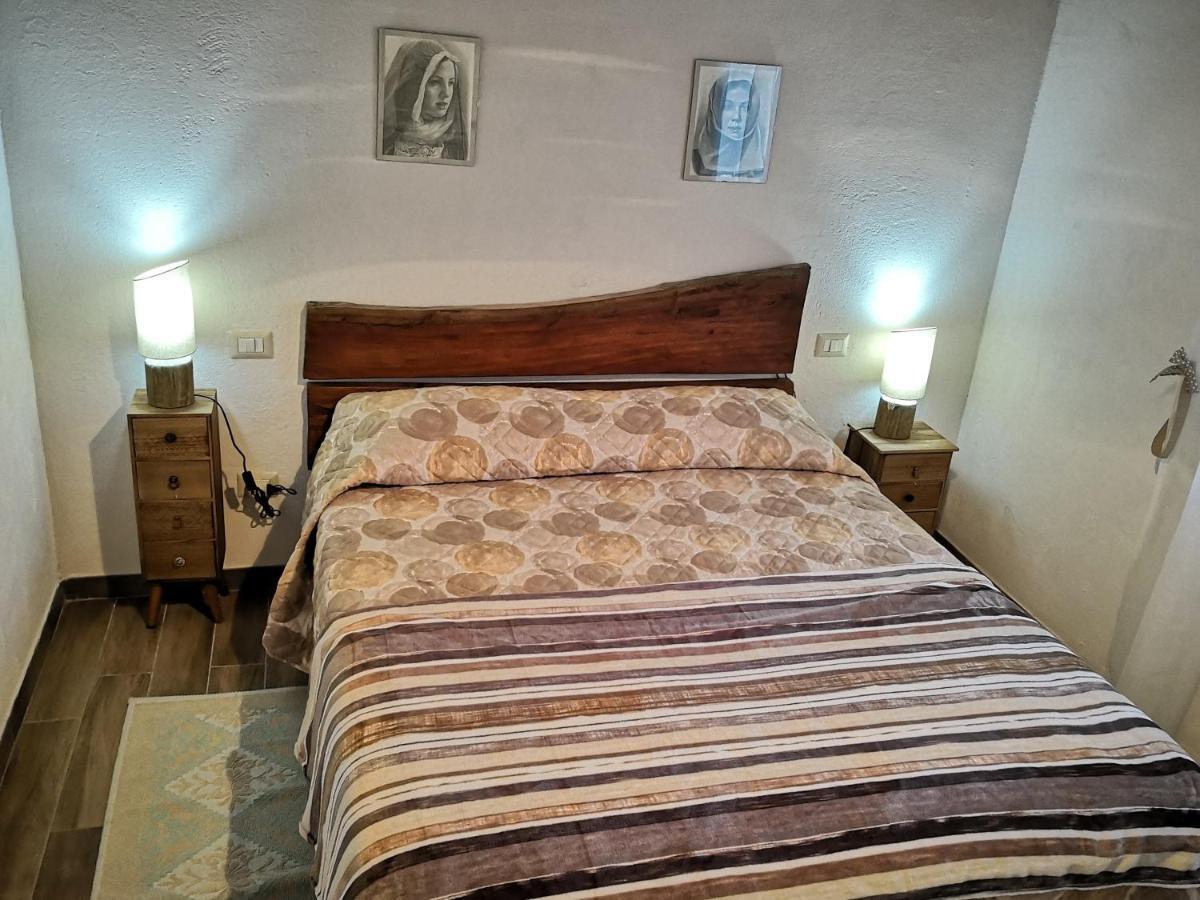 Villa Sa Pruna Oliena Bagian luar foto